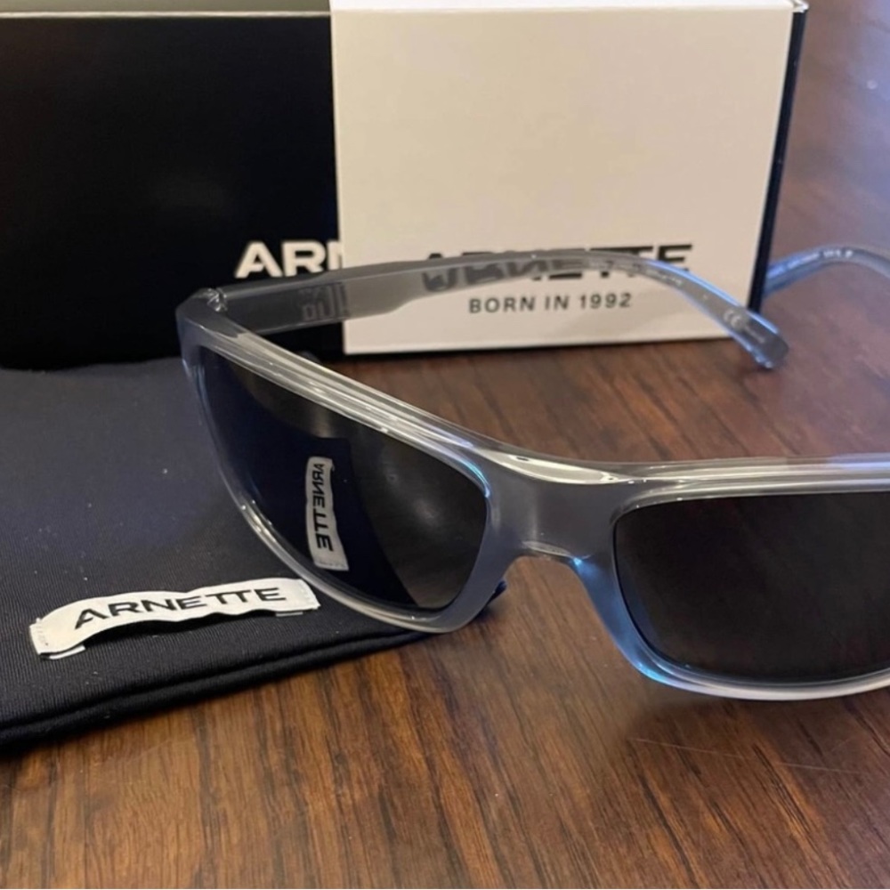 LIKE NEW ARNETTE SUNHLASSES